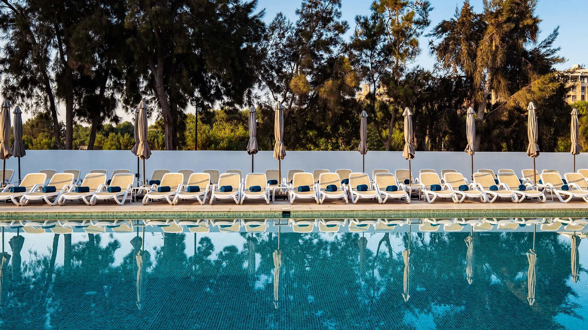 Urban Valley Resort & Spa San Gwann 4*,  Malta