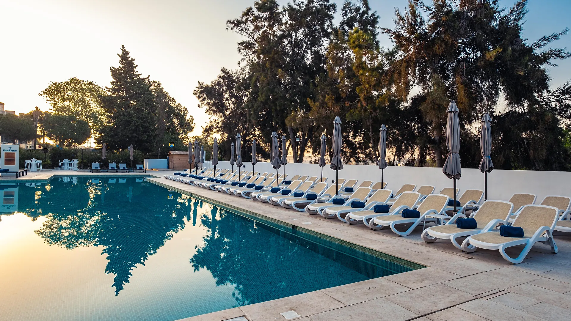Urban Valley Resort & Spa San Gwann 4*,